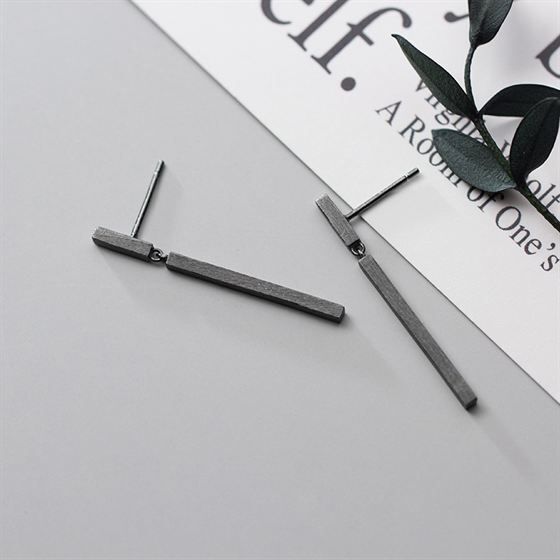 揺れるスティックピアス・シルバー925・黒